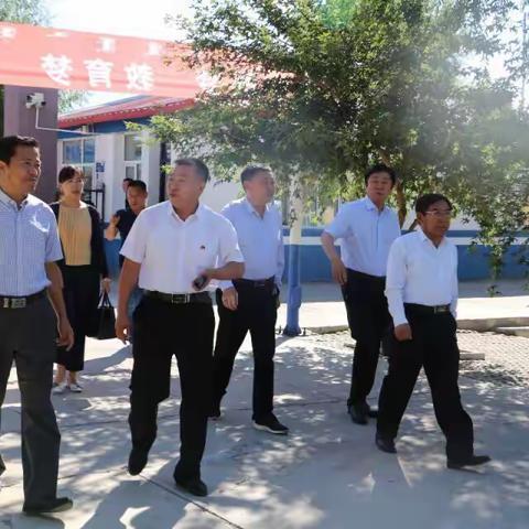 盟教育局民教科科长图布新一行深入巴彦呼舒第五中学调研指导工作