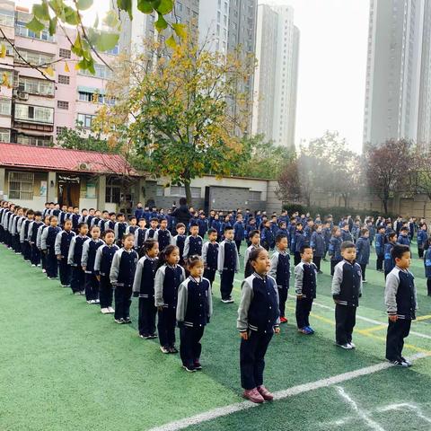 扬希望风帆，做阳光少年 ——记民主路小学一（4）班“旭日东升”武术操比赛