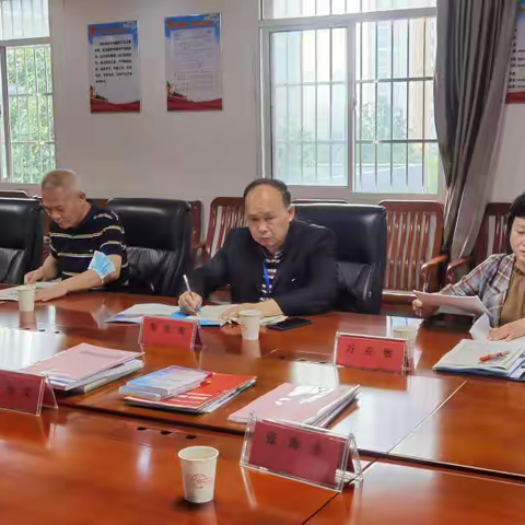 落实规范管理  创建和谐校园——武汉市长虹中学迎接