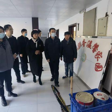 漳浒寨街道检查组对社区提升改造在建项目进行专项检查