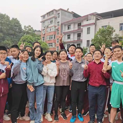 趣味运动绽活力，寓教于乐展新颜——萍乡六中举行第36届秋季运动会暨教职工运动会