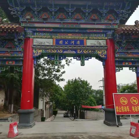 坚持党的宗旨  提高党员素质    发扬优良传统  服务人民群众