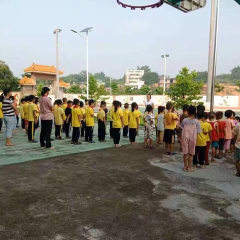 苏令塘小学进行消防、地震逃生演练