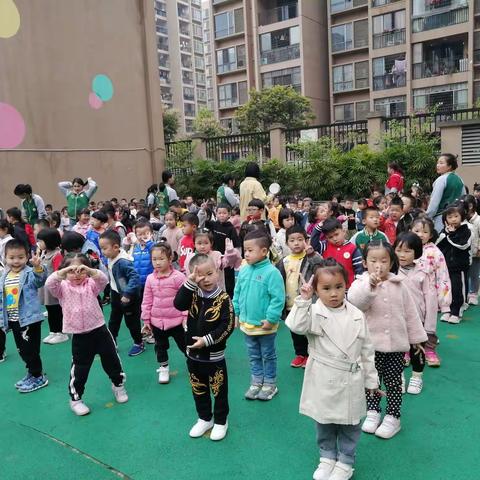 金蓓贝幼儿园苗苗三班第三周精彩瞬间