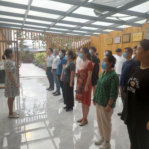 公司机关晨会报道