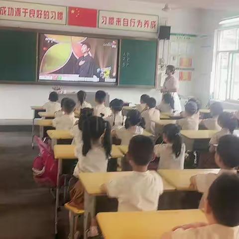 参观小学初体验 幼小衔接促成长童之梦幼儿园