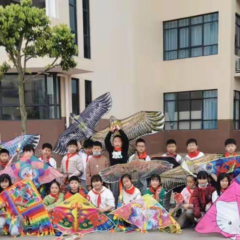 一起去放风筝吧，放飞烦恼，留下快乐😁