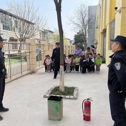 通远派出所在何村幼儿园开展消防演练
