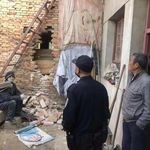 高陵分局通远派出所今日对辖区一有严重暴力倾向的精神病人落实救治管控