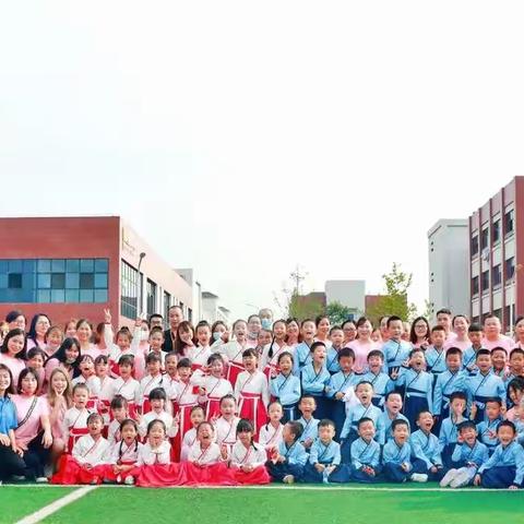 启蒙开笔，遇见最美的童年；精彩沙小，遇见更美的生命！