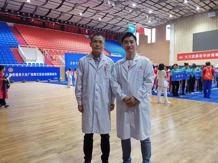 医馆总经理郭海洲高度重视,组织相关专业人员做好准备工作,协调120