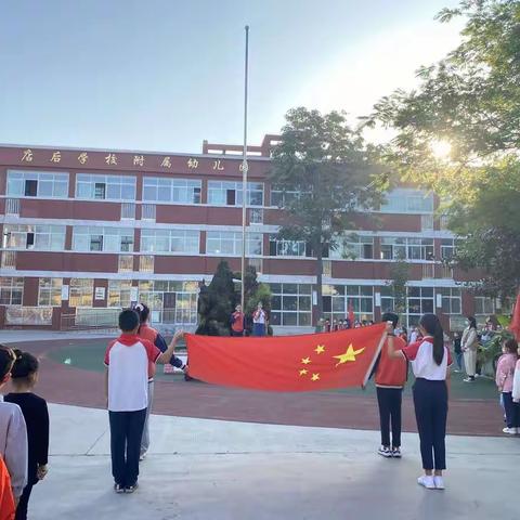 推动双减，我们这样做——中站区店后学校向学生发放减负袋