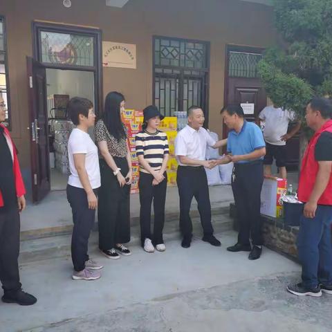 纸坊重建 爱心不断——各方人士自发为纸坊灾后重建奉献爱心