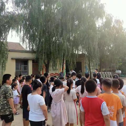 阳邵镇南留固小学安全第一课及消防演练