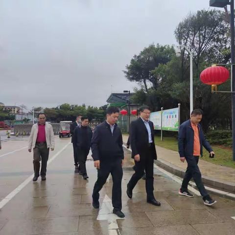 海口市委常务副秘书长吴畏带队走访慰问春节期间值班人员