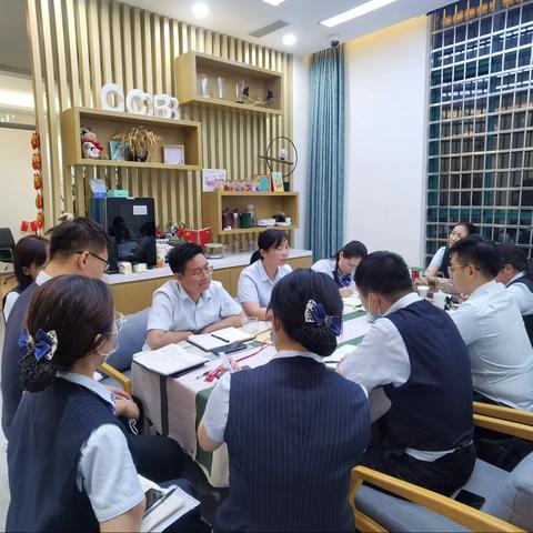 绽放青春色彩，彰显青年担当——华亿支行就青年员工成长做出讨论
