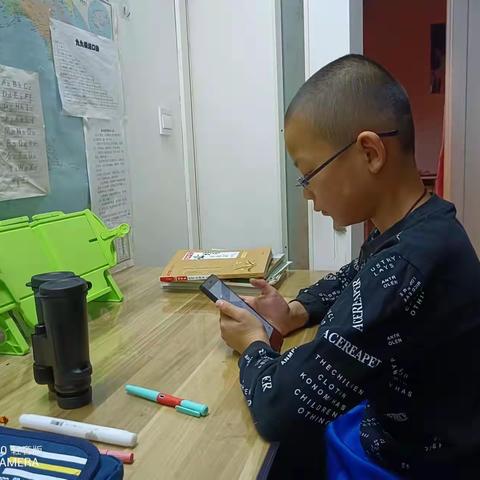 霍市二小三年三班家庭教育《学做智慧父母—心里学的道与术》