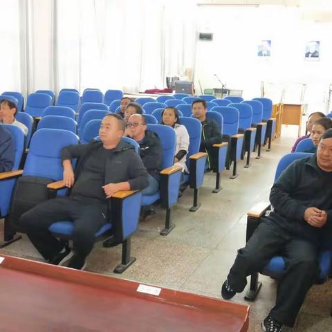 路居镇中学认真组织教职工收看“纪念马克思诞辰200周年大会”