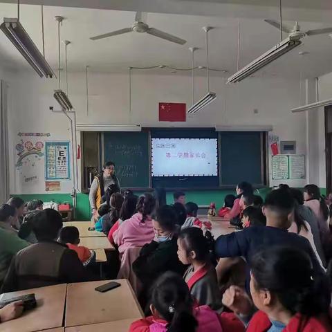 家校共育促发展——武台镇中心小学二年级1班家长交流会纪实