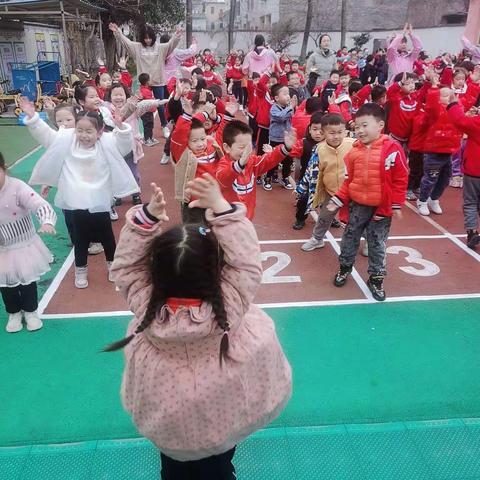 智慧树幼儿园中三班小朋友幼儿园生活回顾