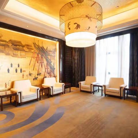 包房二 背景墙6.3×3.5 餐桌5.6×6.5（16人）