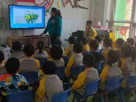 蔡园新镇区幼儿园中二班【我劳动， 我快乐】五一活动