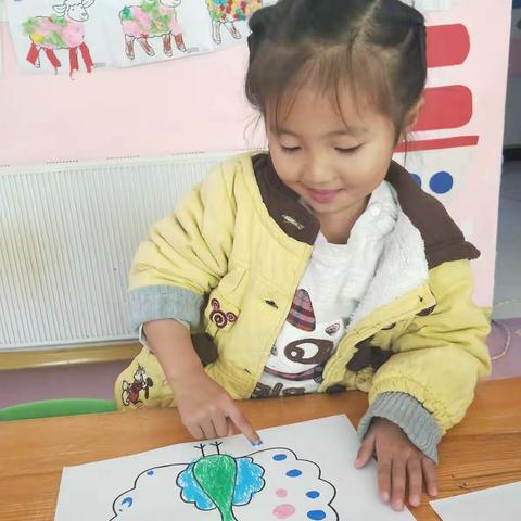 蔡园新镇区幼儿园小二班创意美术活动————《我给孔雀穿花衣》