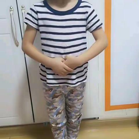 珲春市第六小学一年二班车静远家庭读书会第五天读书主题(男孩小叮当的爸爸日里的第一篇，最会买东西的父子)