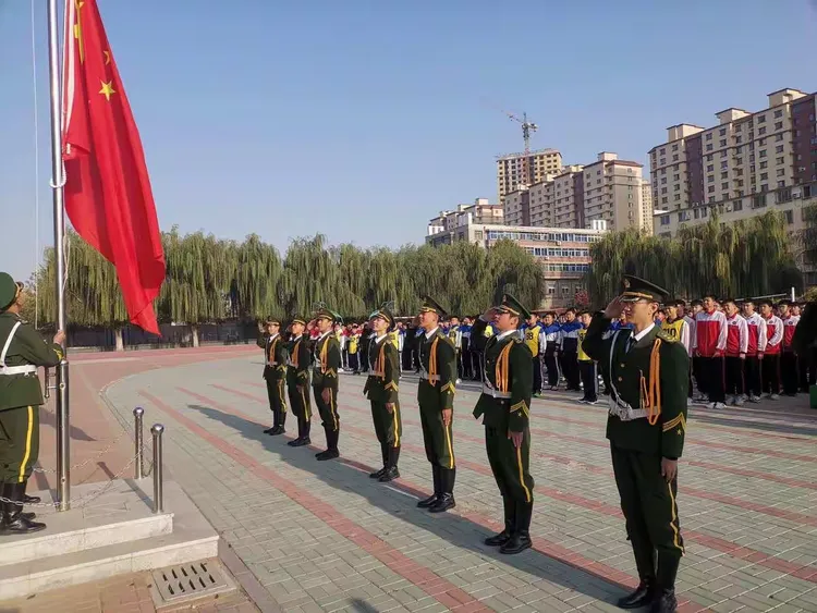 海城六中升旗仪式