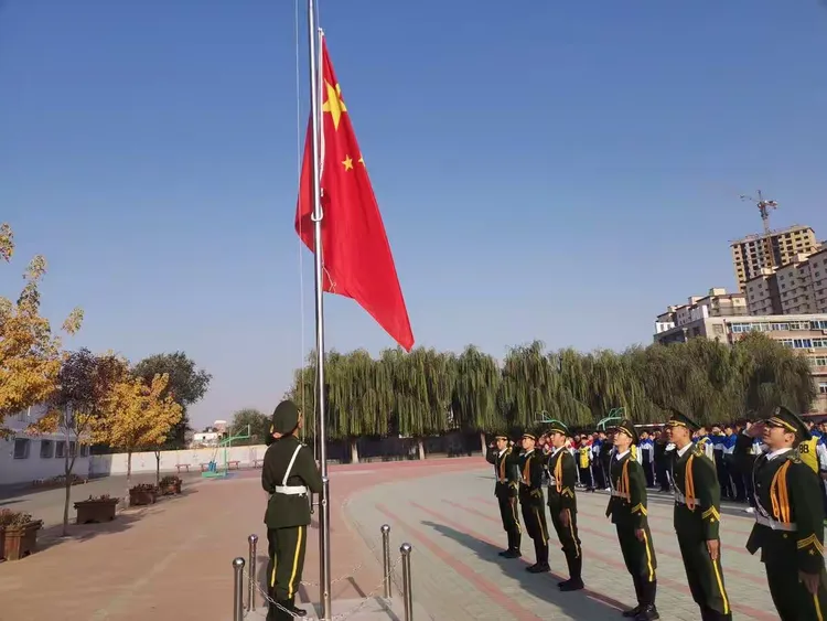 海城六中升旗仪式