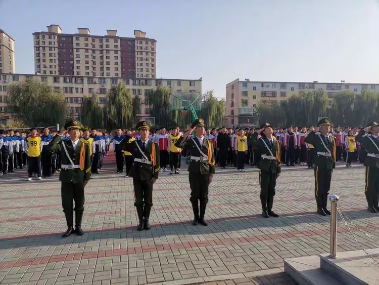 海城六中升旗仪式