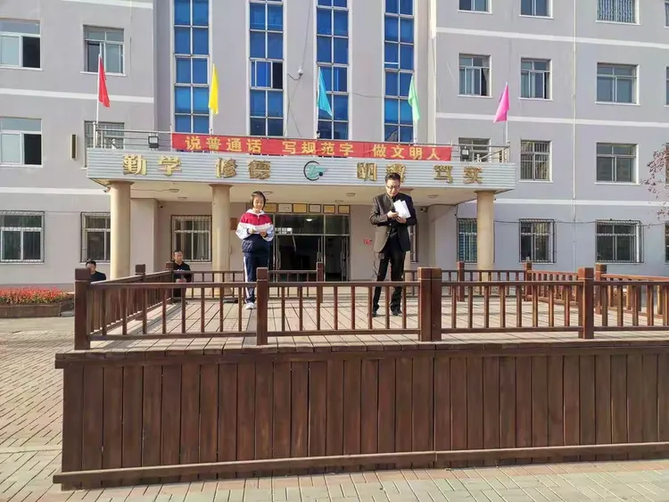 海城六中升旗仪式