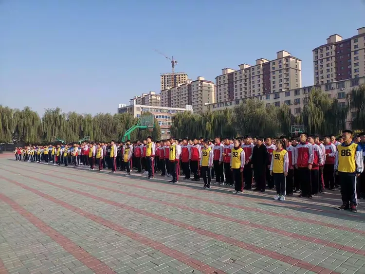 海城六中升旗仪式