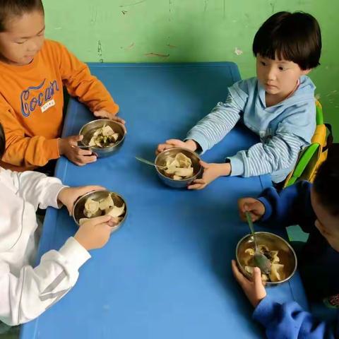 小一休幼儿园一周小报   中三班