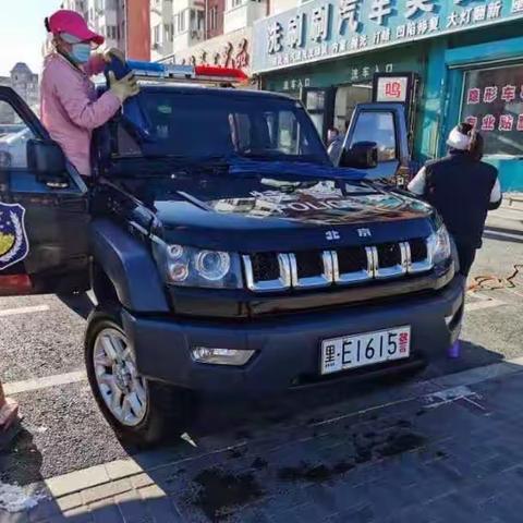 巡防三大队利用休息时间清洁车辆