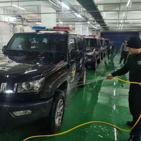 巡防三大队利用休息时间清洁车辆