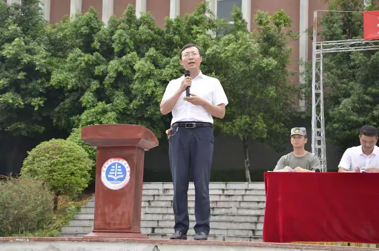 丰乐中学军事拓展训练汇报表演暨总结表彰大会成功举行
