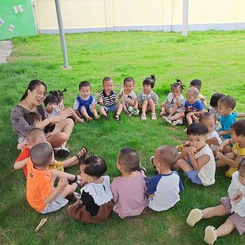 西场镇幼儿园蓝莓小小班教师节主题活动———感念师恩，爱在当下