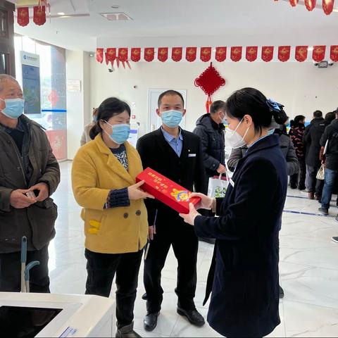 沭阳支行开展迎春送湾宝，港湾陪你过新年活动