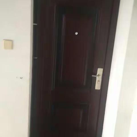 村两委和老人会乡贤关心师东小学发展，校舍再一次升级改造