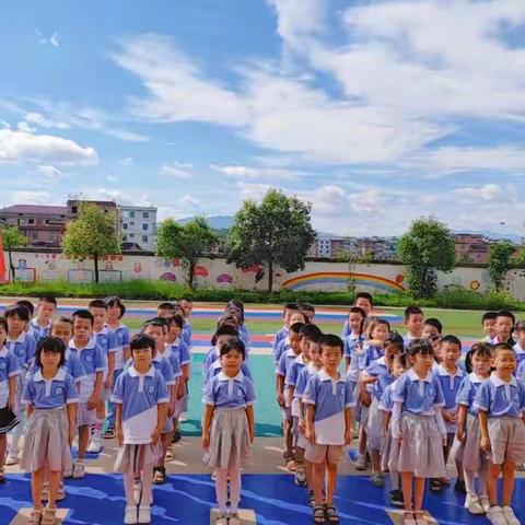 “初探小学新体验，幼小衔接促成长”——记新陂中心幼儿园大班参观小学之旅