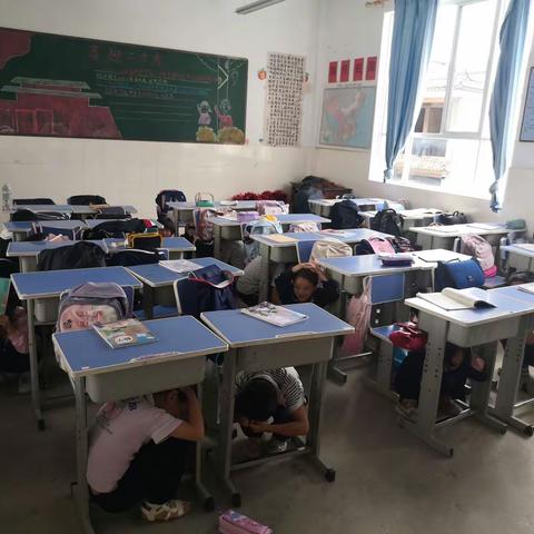 河西小学防震演练活动