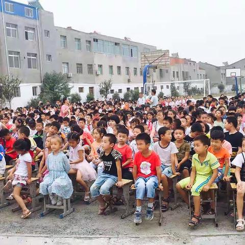 纪洪小学“放飞梦想，做有德之人”开学典礼