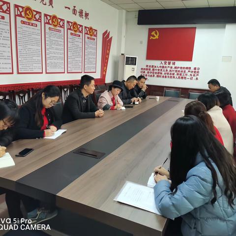 区城管局垃圾分类服务中心调研皇冠花园垃圾分类工作开展情况