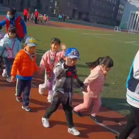 一职专幼儿园中一班《爱祖国，爱家乡》主题活动