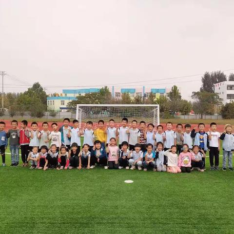 壮志少年，意气风发——二年级二班成长册