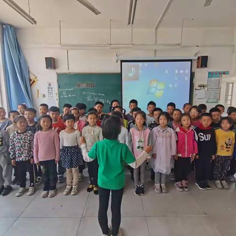 唱红色经典歌曲，做新时代好少年——记二年级二班合唱比赛