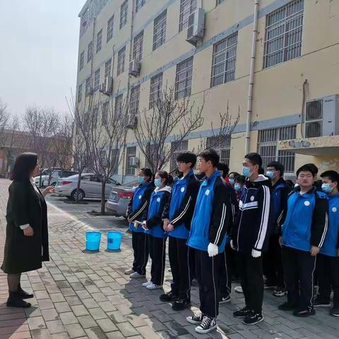 爱护花草树木 争做绿色天使