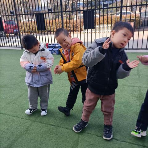德文幼儿园阳光班晚间播报