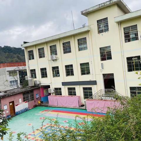 “凝心聚力，共助幼儿成长”思南县兴隆幼儿园召开家长委员会活动